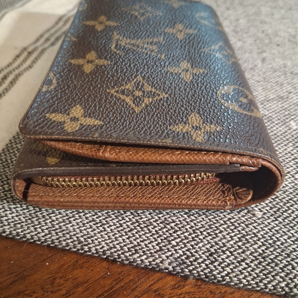 Louis Vuitton Monogram Wallet - Picture 4 of 16